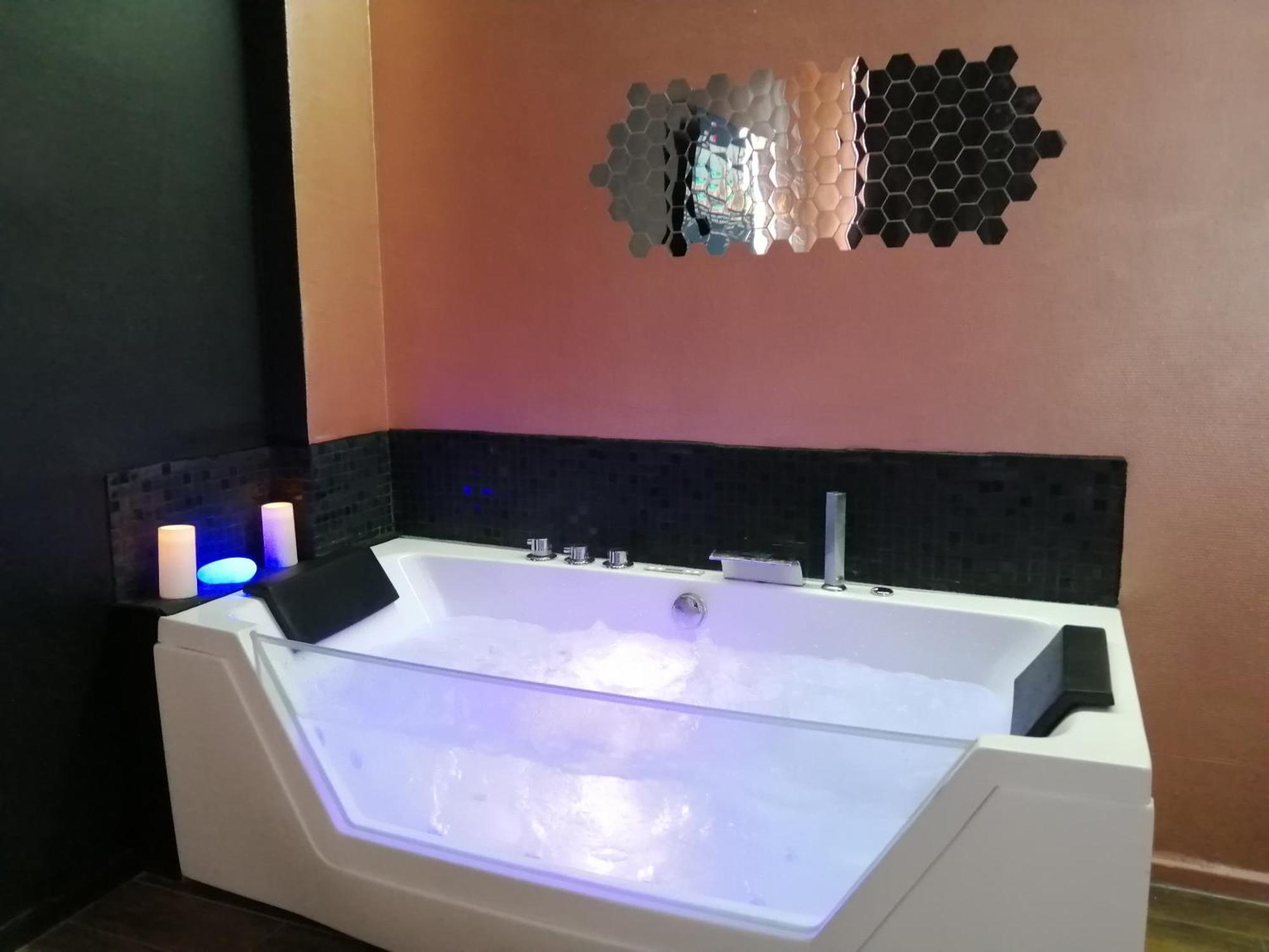 Appartement Avec Balneo Et Sauna Privatif - Le Rose Cuivre Troyes Ngoại thất bức ảnh