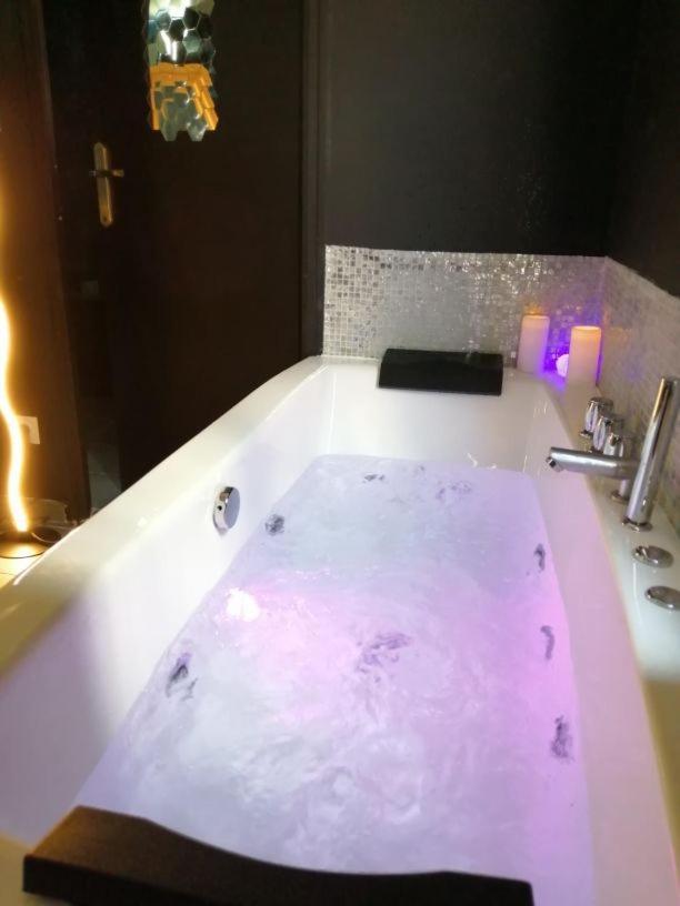 Appartements Avec Balneo Et Sauna Privatif - Troyes Centre Ngoại thất bức ảnh